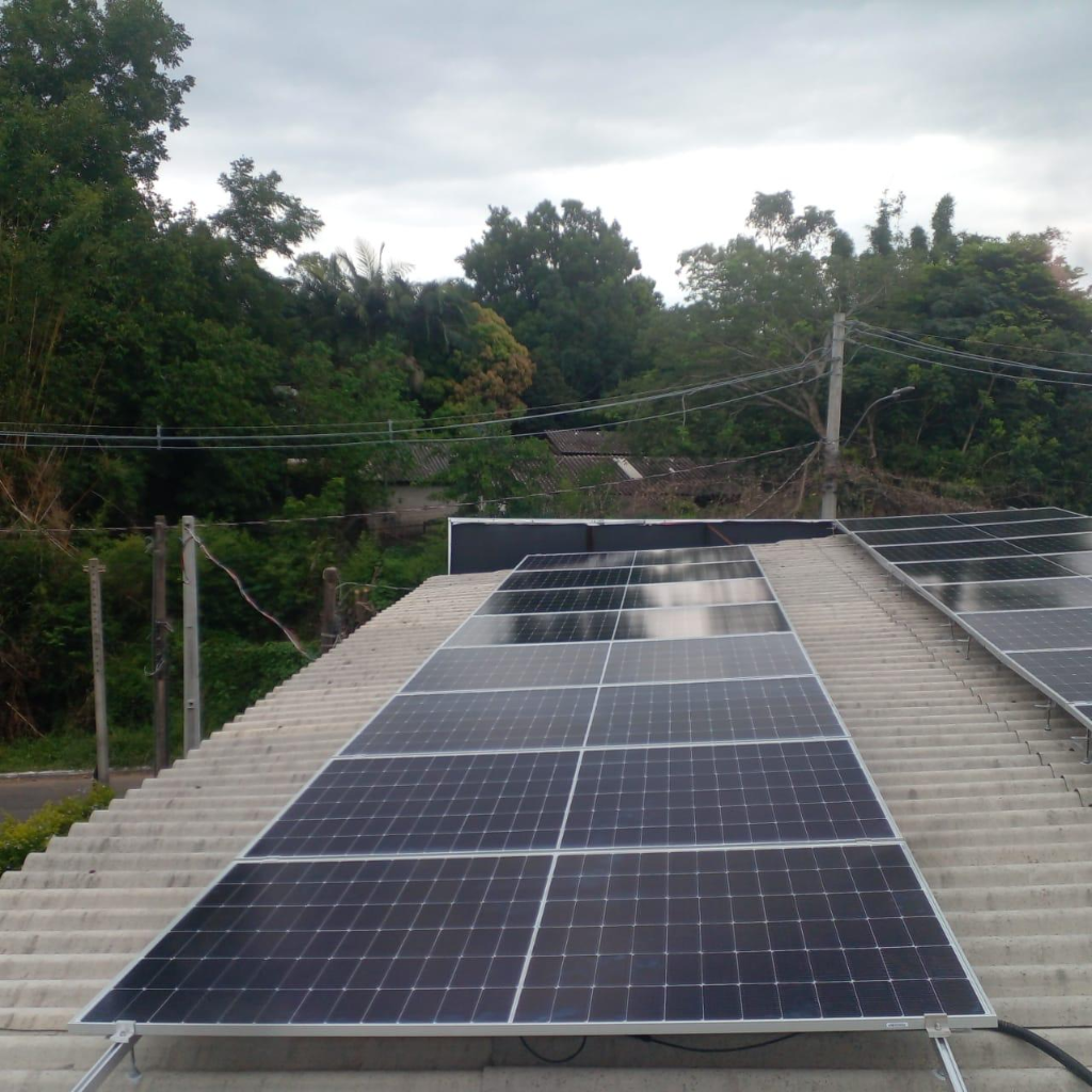 Painéis solares em telhado de fibrocimento – Solar Hey